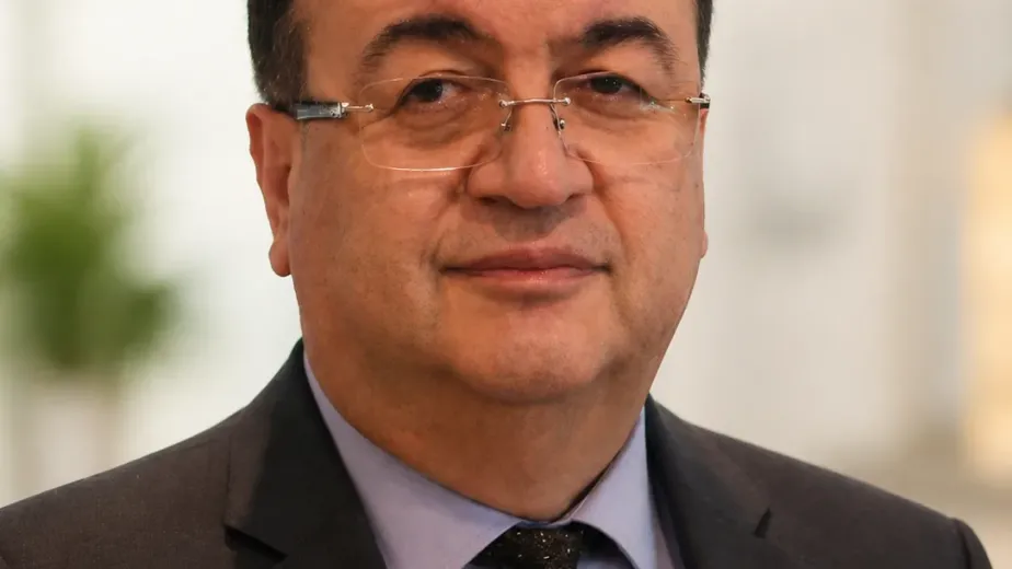 Prof. Dr. Yalçın Karakoca का पोर्ट्रेट